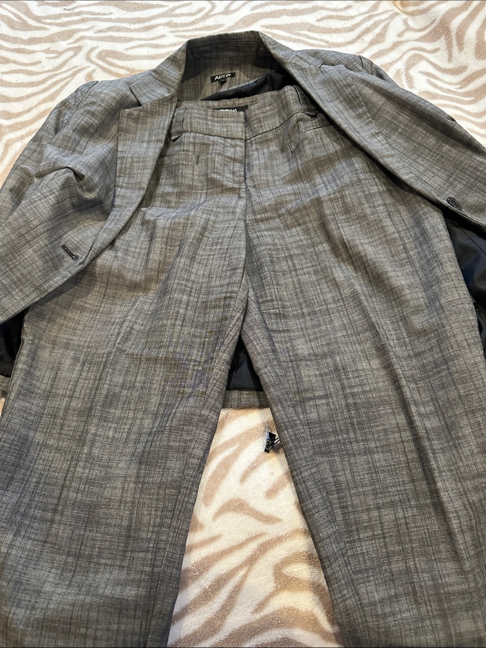 Apt. 9 women’s Gray Plaid Suit Jacket size 10 & Pants 12